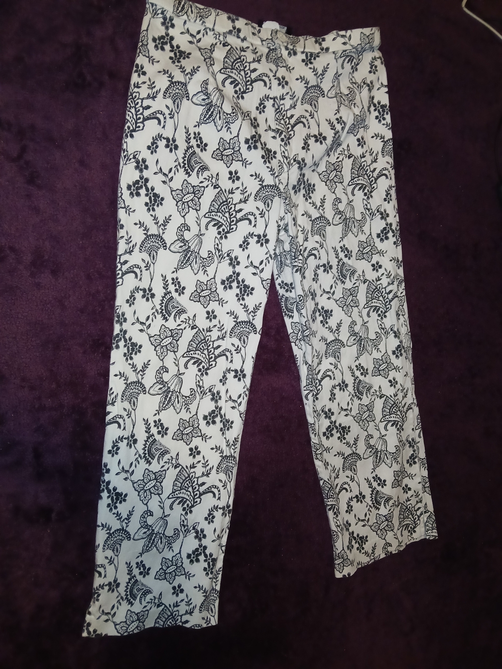 Alanni By Donny Brook Vintage Like New White Floral Print Casual Pants/ Capri